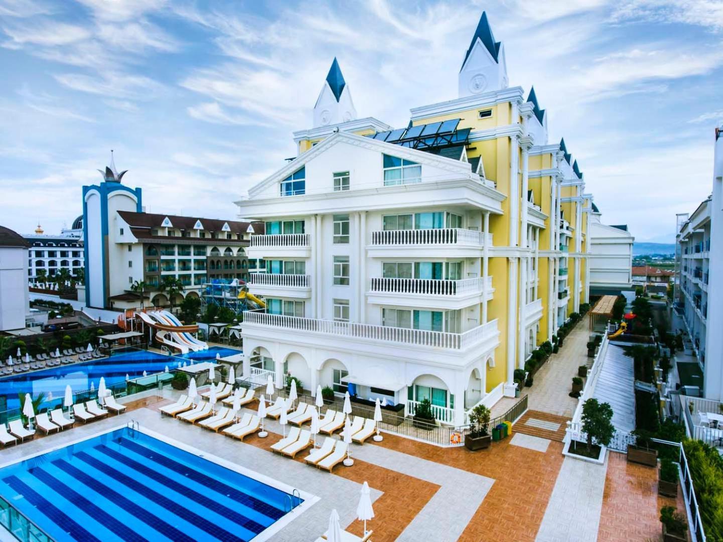 Dream World Resort & Spa Side Exterior photo